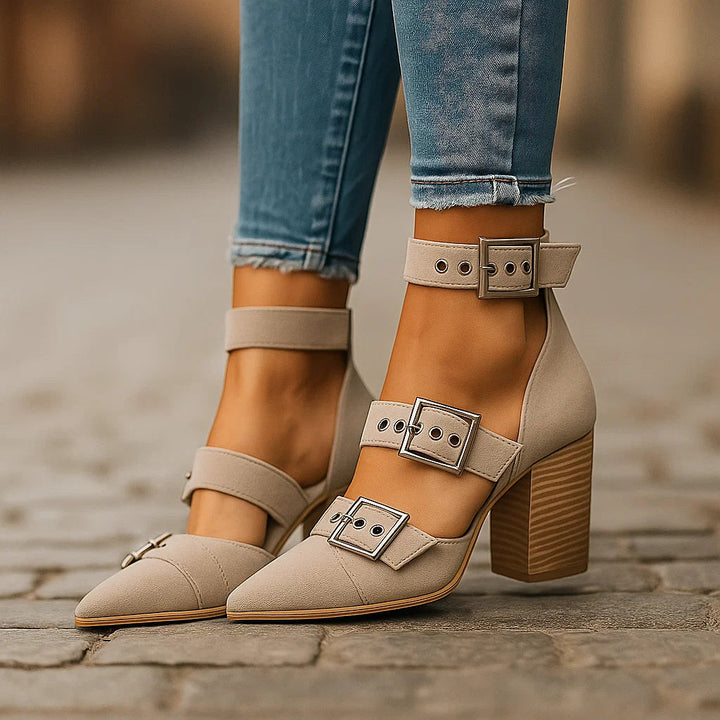RAVYN RAE TALONS EN SUÉDINE