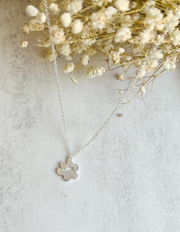 Collier Élégant en Argent avec Pattes – Acier Inoxydable