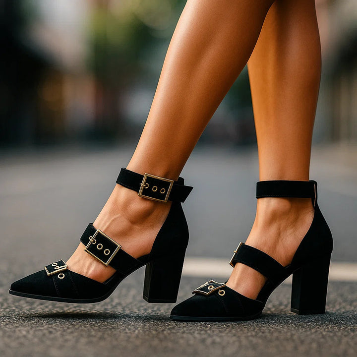 RAVYN RAE TALONS EN SUÉDINE