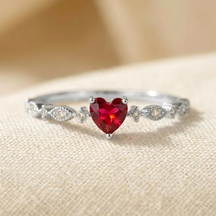 Bague en Or et Rubis en Forme de Cœur