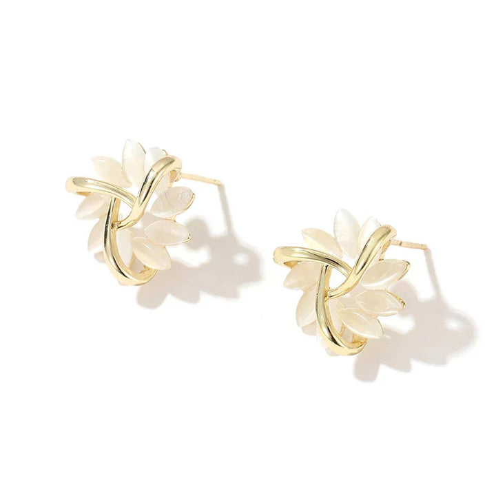 Lara | Boucles d'oreilles créoles avec des pétales d'opale dorés