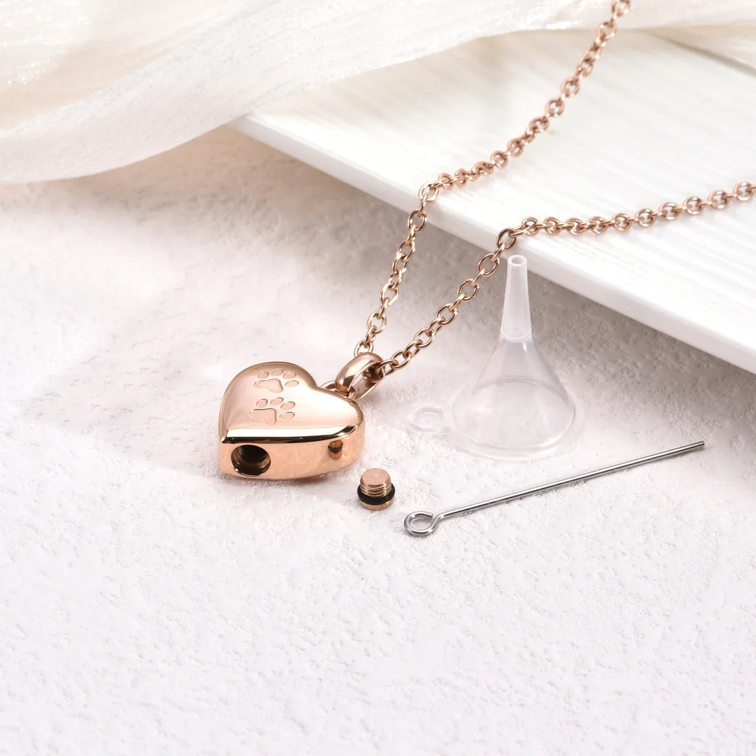 Collier Urne Mémorial pour Animaux – Pendentif en Forme de Cœur avec Gravure de Patte