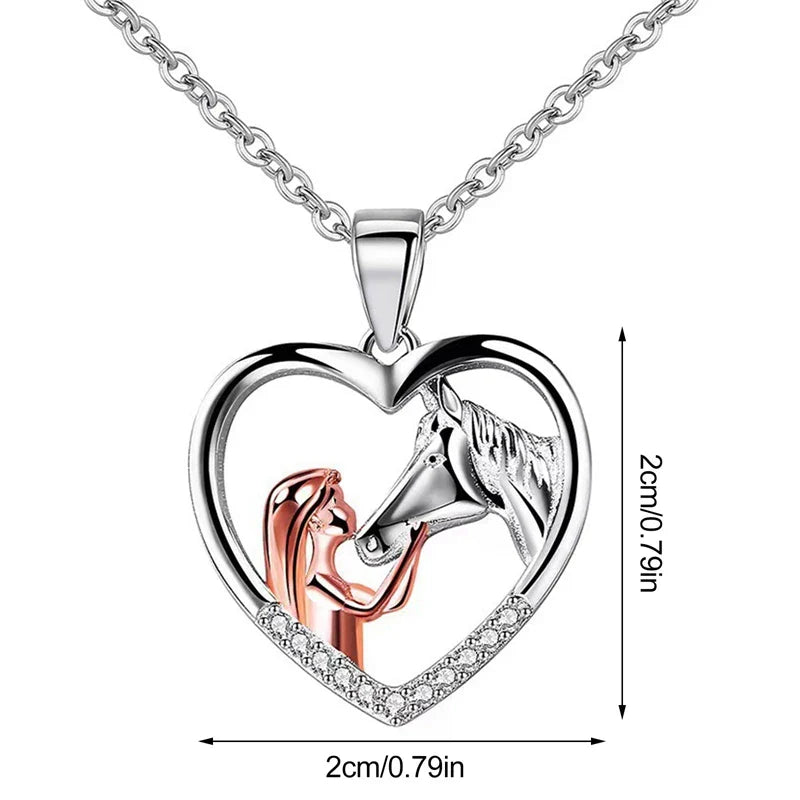 Collier en Zircon en Forme de Cœur avec Fille et Cheval