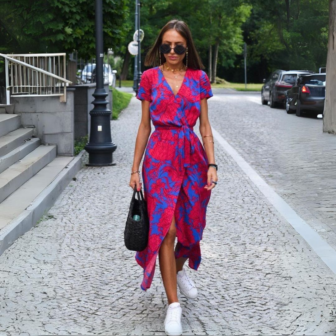 Talia™ | Robe Florale Élégante à Col V