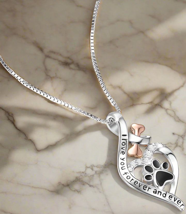 Collier Patte Chanceuse avec Cœur, Os & Infini – Pendentif « Toujours dans mon cœur »