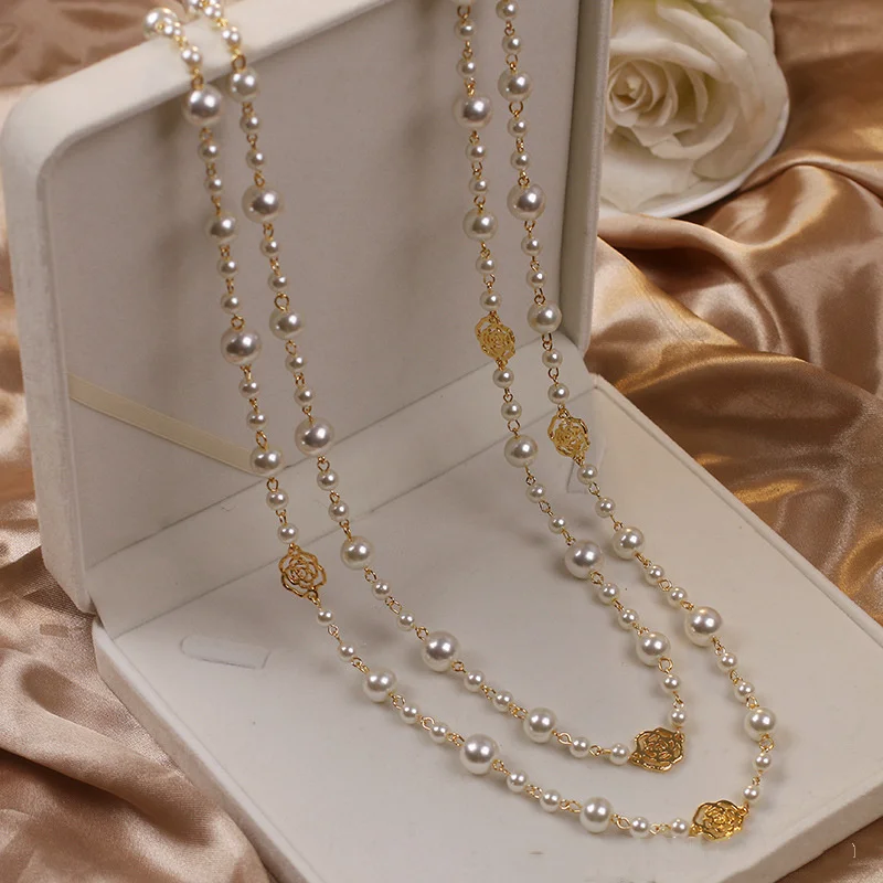 Collier en perles dorées élégantes